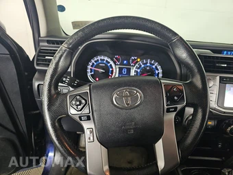2014 Toyota 4Runner SR5 – miniatura 10
