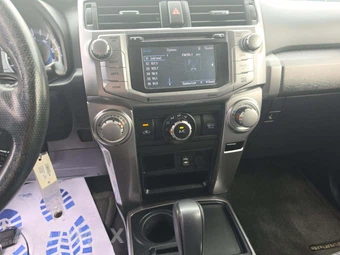 2014 Toyota 4Runner SR5 – miniatura 7