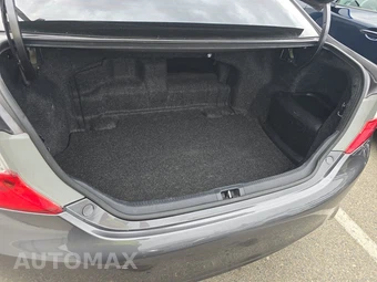 2014 Toyota Camry Hybrid LE - miniatura 16