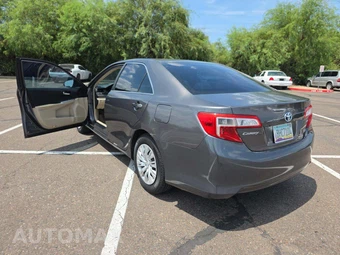 2014 Toyota Camry Hybrid LE - miniatura 2