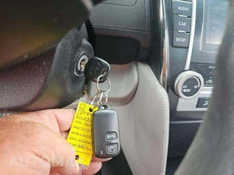 2014 Toyota Camry L – miniatura 9