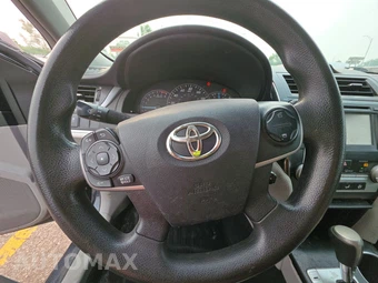 2014 Toyota Camry L – miniatura 10