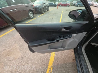 2014 Toyota Camry L – miniatura 9