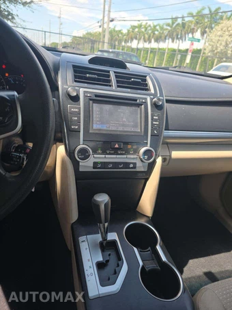 2014 Toyota Camry LE - miniatura 10