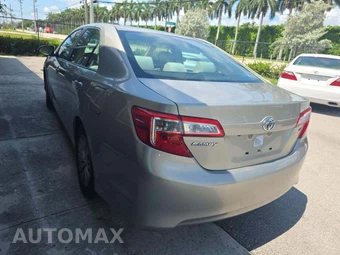 2014 Toyota Camry LE - miniatura 2