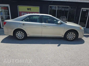 2014 Toyota Camry LE - miniatura 4
