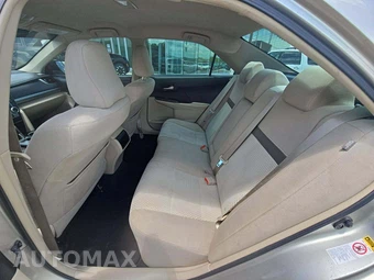 2014 Toyota Camry LE – miniatura 10