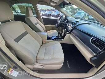 2014 Toyota Camry LE – miniatura 15