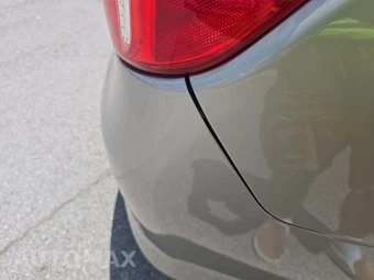 2014 Toyota Camry LE – miniatura 23