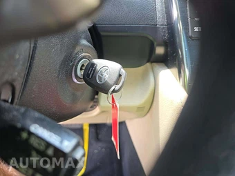 2014 Toyota Camry LE – miniatura 5