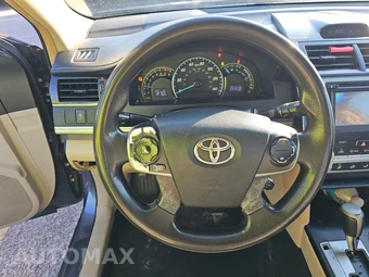 2014 Toyota Camry LE – miniatura 10