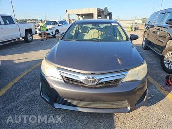 2014 Toyota Camry LE – miniatura 2
