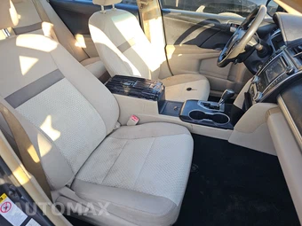 2014 Toyota Camry LE – miniatura 8