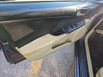 2014 Toyota Camry LE – miniatura 9