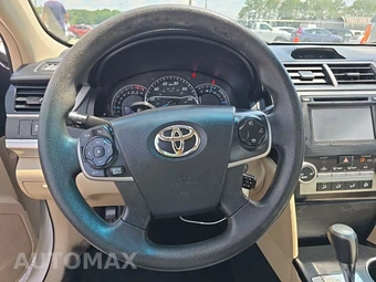 2014 Toyota Camry LE - miniatura 10