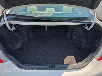 2014 Toyota Camry LE - miniatura 16