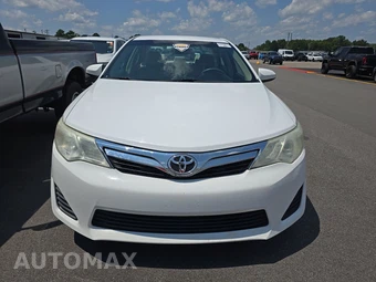 2014 Toyota Camry LE - miniatura 2