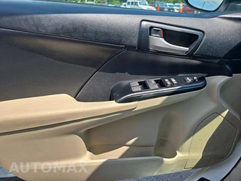2014 Toyota Camry LE - miniatura 9