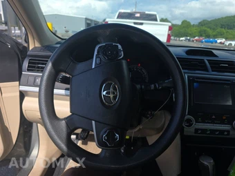 2014 Toyota Camry LE – miniatura 10
