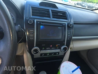 2014 Toyota Camry LE – miniatura 11