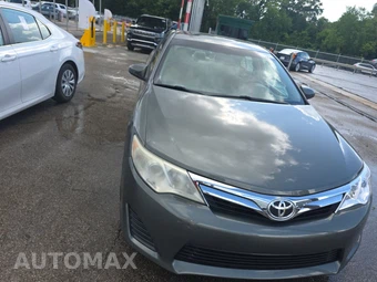 2014 Toyota Camry LE – miniatura 2