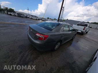 2014 Toyota Camry LE – miniatura 4