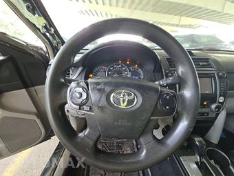 2014 Toyota Camry LE – miniatura 10