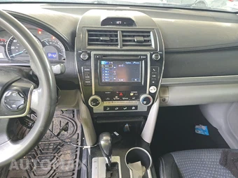 2014 Toyota Camry LE – miniatura 11