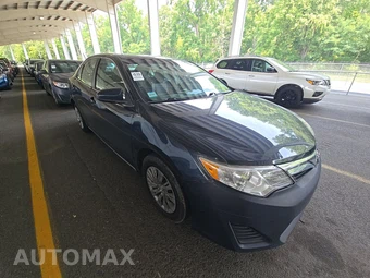 2014 Toyota Camry LE – miniatura 3