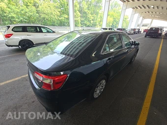 2014 Toyota Camry LE – miniatura 4