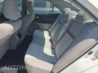 2014 Toyota Camry LE – miniatura 13