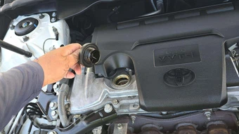 2014 Toyota Camry LE – miniatura 22
