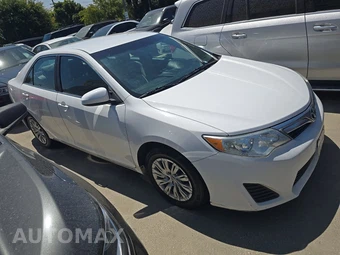 2014 Toyota Camry LE – miniatura 3