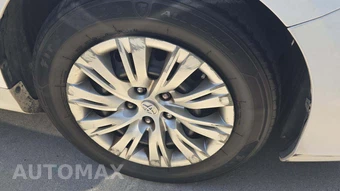 2014 Toyota Camry LE – miniatura 35