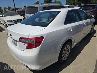 2014 Toyota Camry LE – miniatura 4