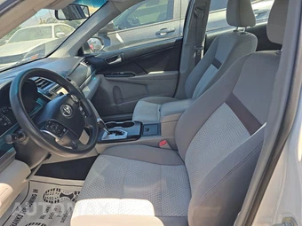 2014 Toyota Camry LE – miniatura 7