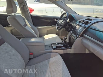 2014 Toyota Camry LE – miniatura 8