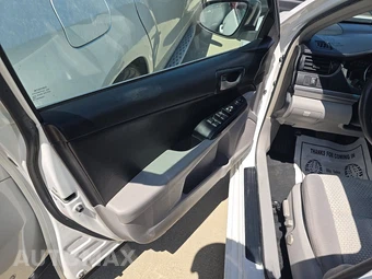 2014 Toyota Camry LE – miniatura 9