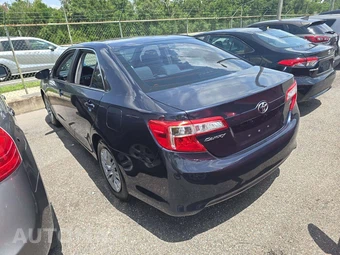 2014 Toyota Camry LE – miniatura 2
