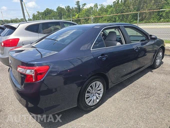 2014 Toyota Camry LE – miniatura 3