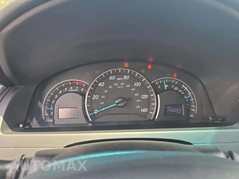 2014 Toyota Camry LE – miniatura 9