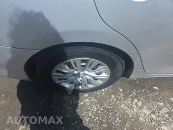 2014 Toyota Camry LE – miniatura 10