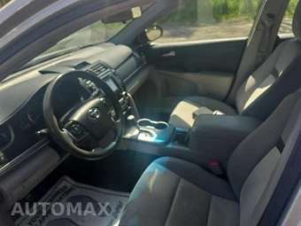 2014 Toyota Camry LE – miniatura 13