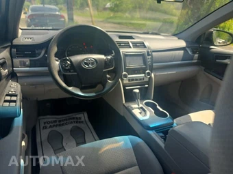 2014 Toyota Camry LE – miniatura 14