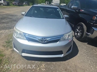 2014 Toyota Camry LE – miniatura 2