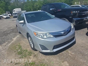 2014 Toyota Camry LE – miniatura 3