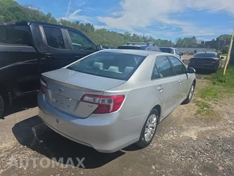 2014 Toyota Camry LE – miniatura 4