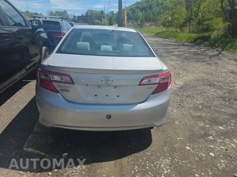 2014 Toyota Camry LE – miniatura 5