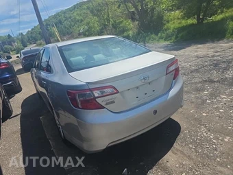 2014 Toyota Camry LE – miniatura 6