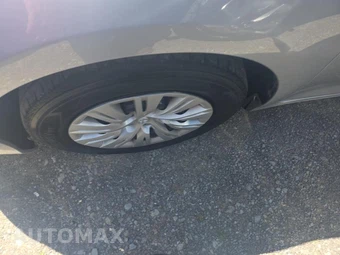 2014 Toyota Camry LE – miniatura 8